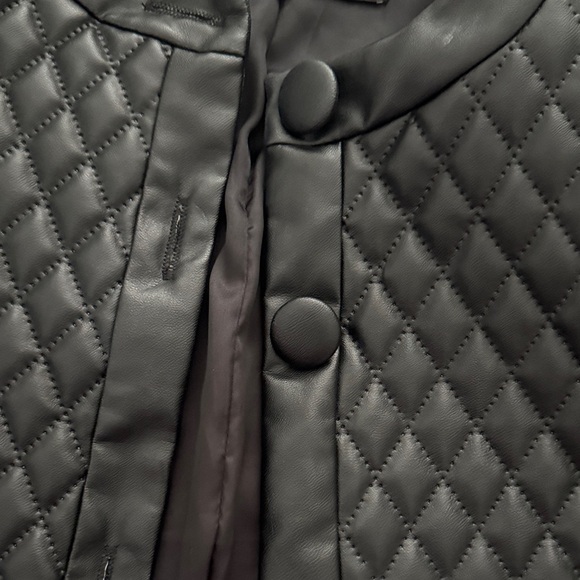 Zara Women's Black Quilted Leather Jacket - Picture 4 of 6